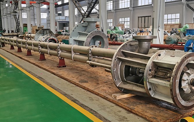 vertical-molten-salt-pumps-in-younai-workshop